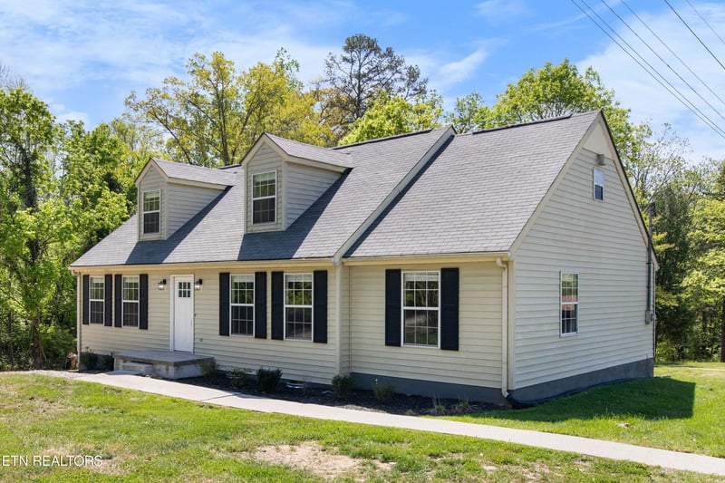 9708 Smoky Row Rd, Strawberry Plains, TN 37871