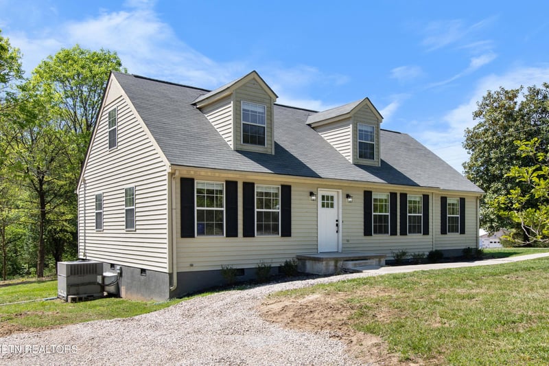 9708 Smoky Row Rd, Strawberry Plains, TN 37871