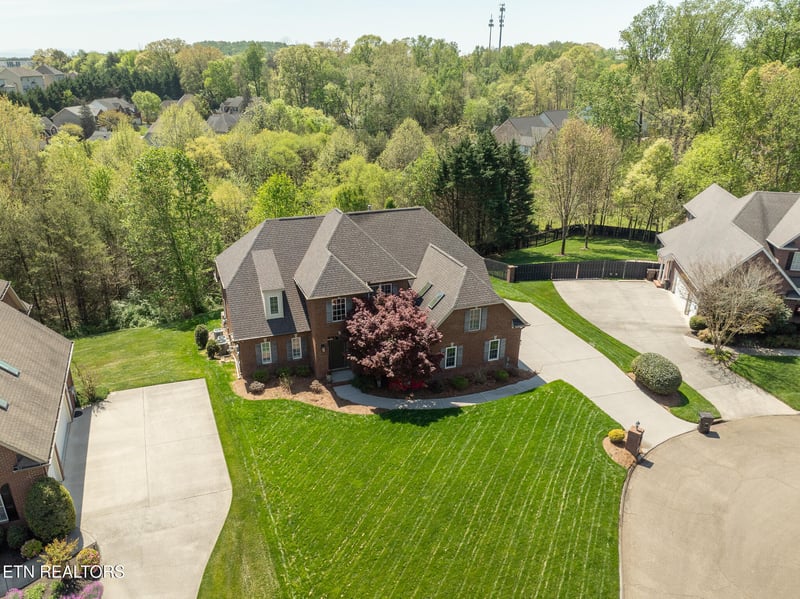 9720 Valley Woods Ln, Knoxville, TN 37922