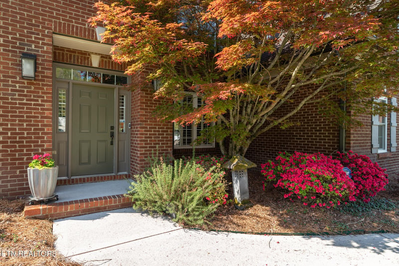 9720 Valley Woods Ln, Knoxville, TN 37922