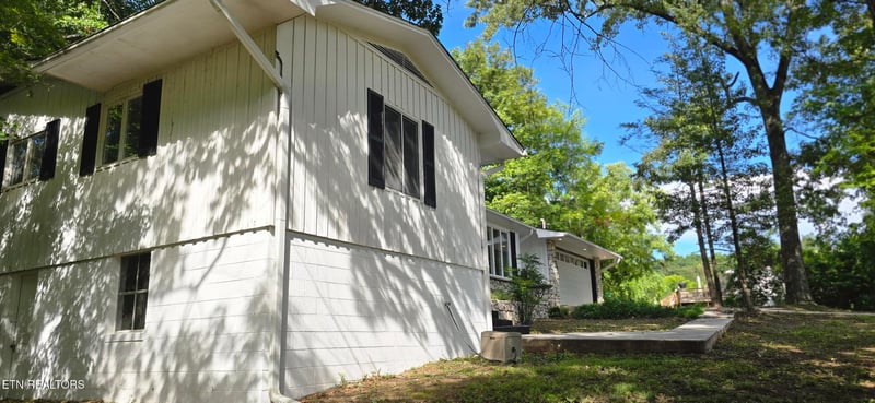 9721 Asheville Hwy, Strawberry Plains, TN 37871