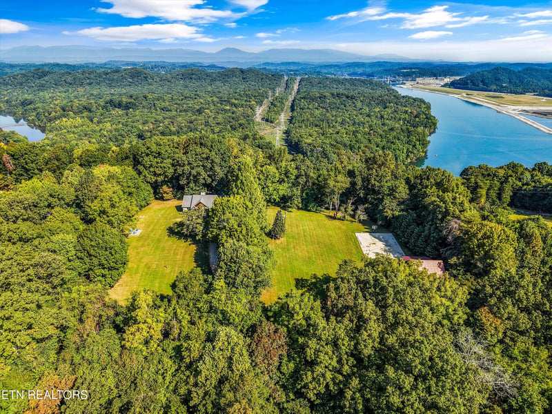 9723 W Emory Rd, Knoxville, TN 37931