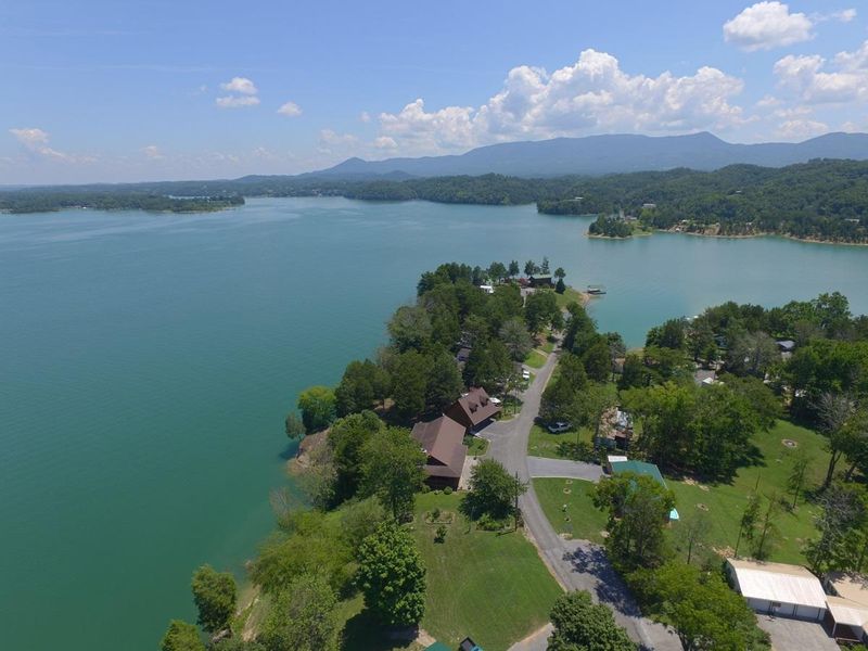 974 Leisure Ln, Sevierville, TN 37876