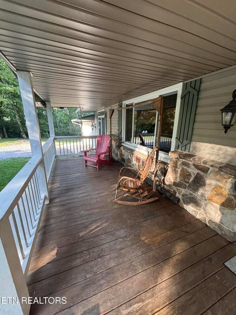 975 Lawson Rd, Crossville, TN 38571