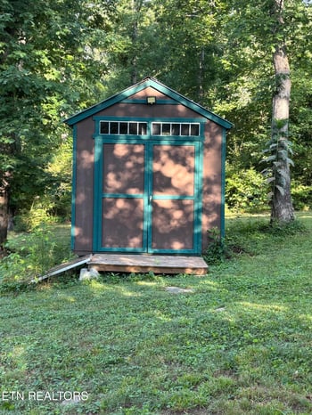 975 Lawson Rd, Crossville, TN 38571