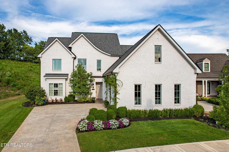 9750 Clingmans Dome Dr, Knoxville, TN 37922
