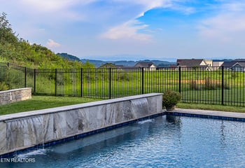9750 Clingmans Dome Dr, Knoxville, TN 37922