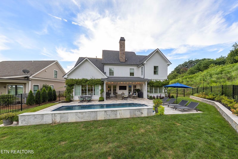 9750 Clingmans Dome Dr, Knoxville, TN 37922