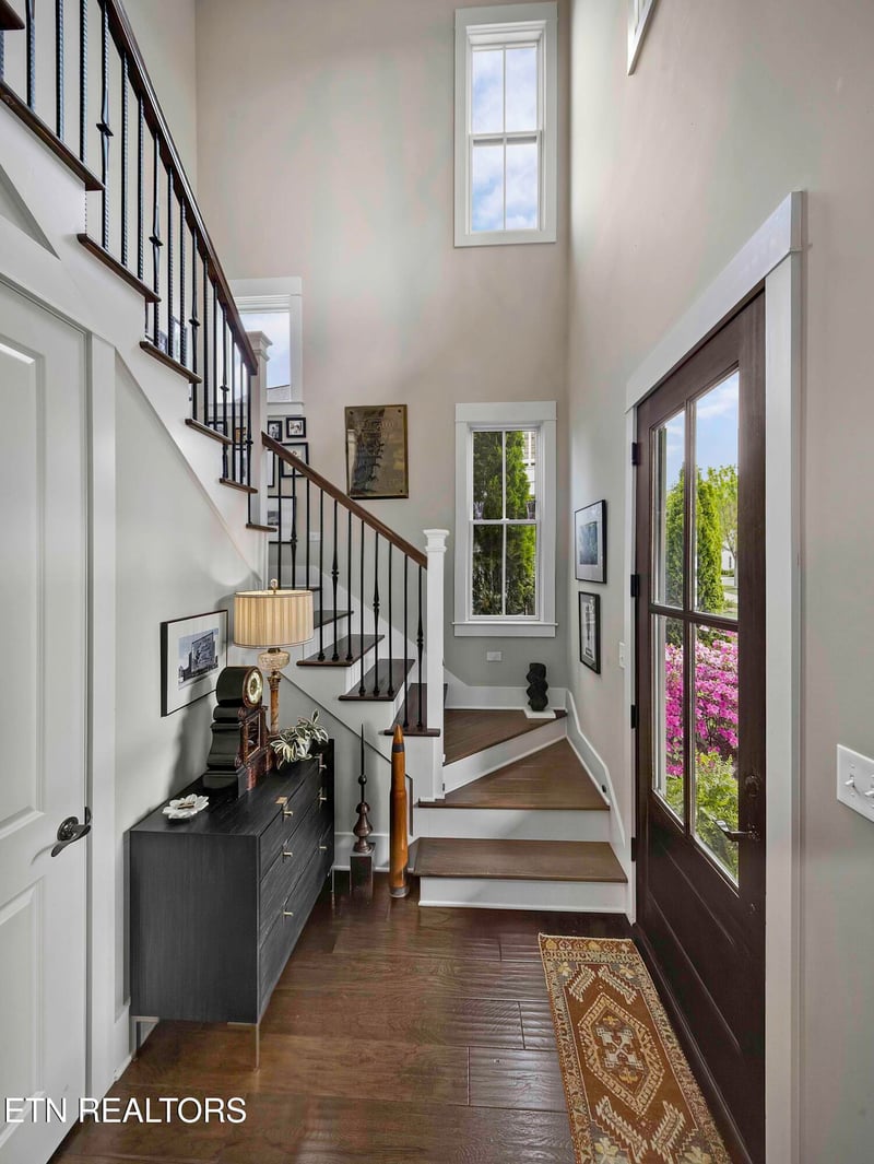9757 Clingmans Dome Dr, Knoxville, TN 37922