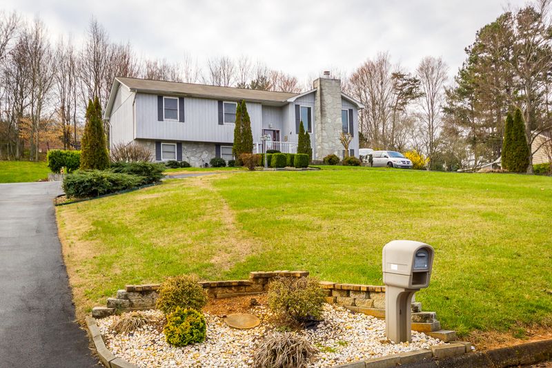 977 Mountain Laurel Rd, Morristown, TN 37814