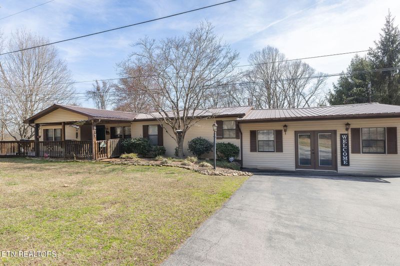 977 Old Spears Rd, Lenoir City, TN 37772