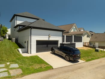 9779 Clingmans Dome Dr, Knoxville, TN 37922