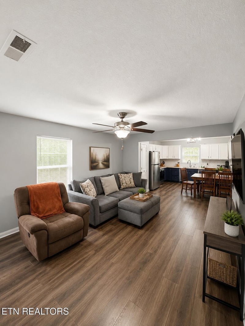 978 Norwood Village Ln, Maryville, TN 37801