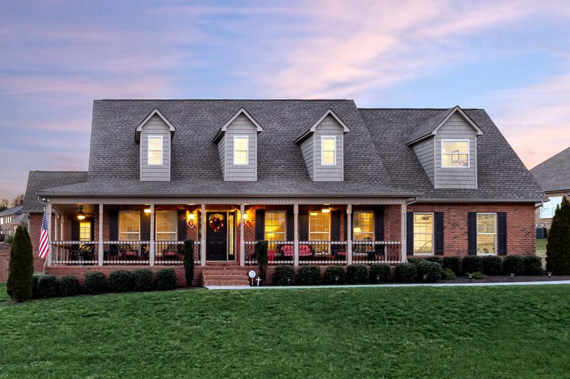 979 Biscayne Dr, Lenoir City, TN 37771