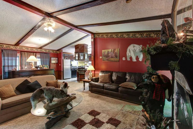 979 Gnatty Branch Rd, Pigeon Forge, TN 37863