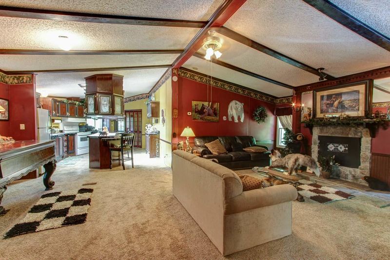 979 Gnatty Branch Rd, Pigeon Forge, TN 37863