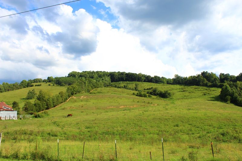 979 Little Valley Rd, Maynardville, TN 37807