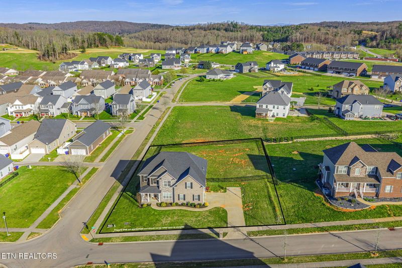98 E Elderberry St, Oak Ridge, TN 37830