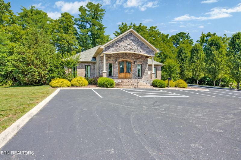 98 Elmo Dr, Crossville, TN 38555