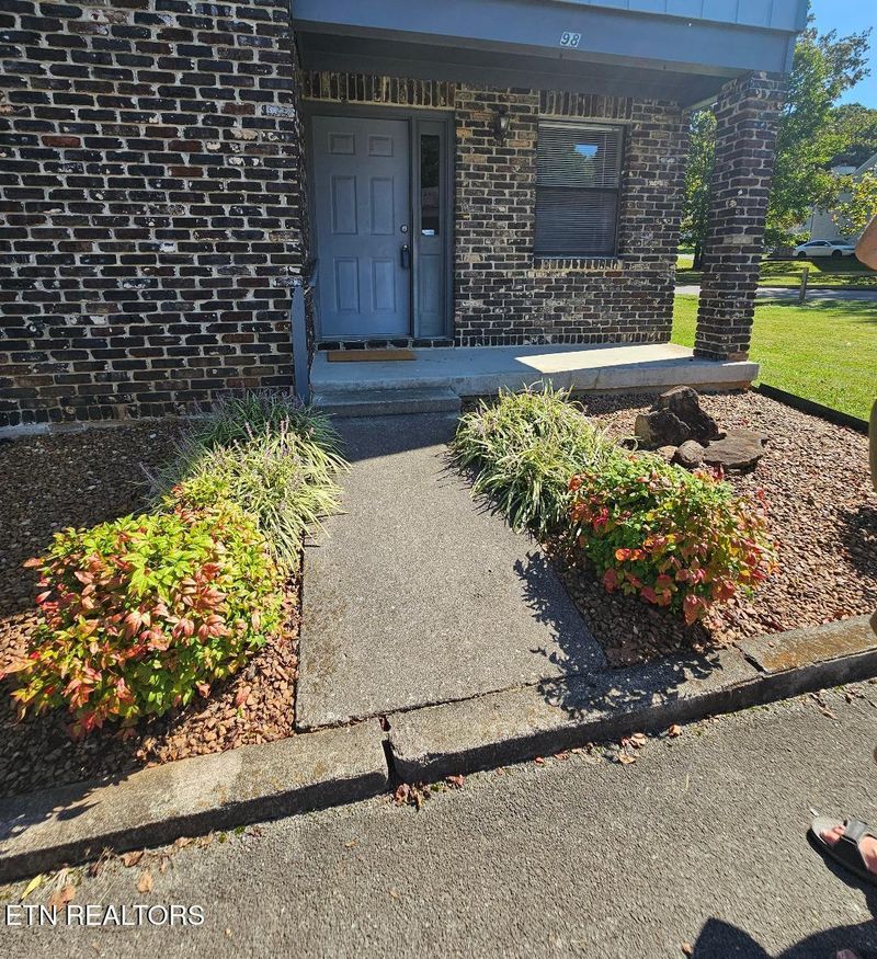 98 Hampshire Cir, Oak Ridge, TN 37830