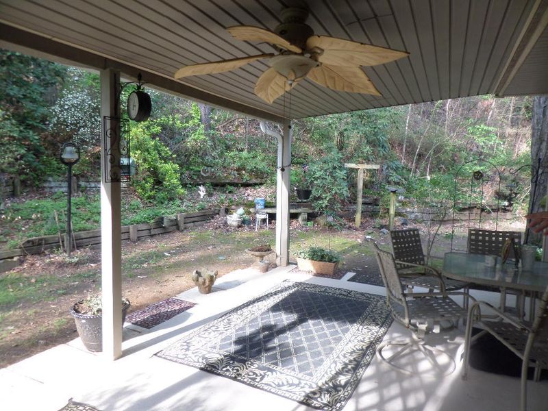 98 Valley Forge Dr, Oak Ridge, TN 37830
