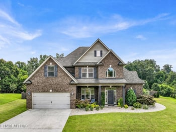 980 Biscayne Dr, Lenoir City, TN 37771