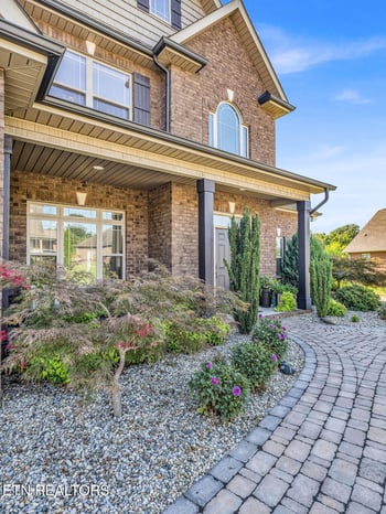980 Biscayne Dr, Lenoir City, TN 37771