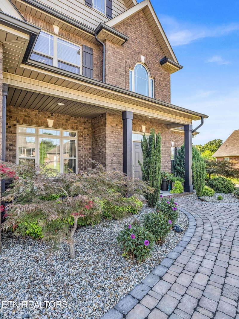 980 Biscayne Dr, Lenoir City, TN 37771