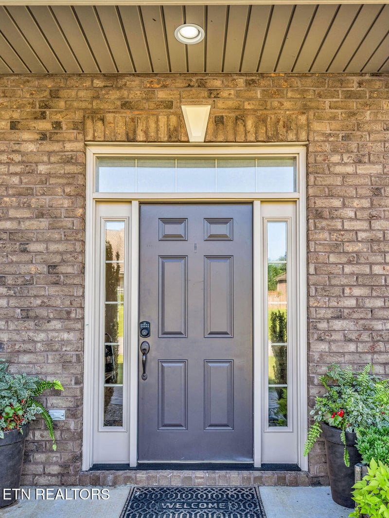 980 Biscayne Dr, Lenoir City, TN 37771