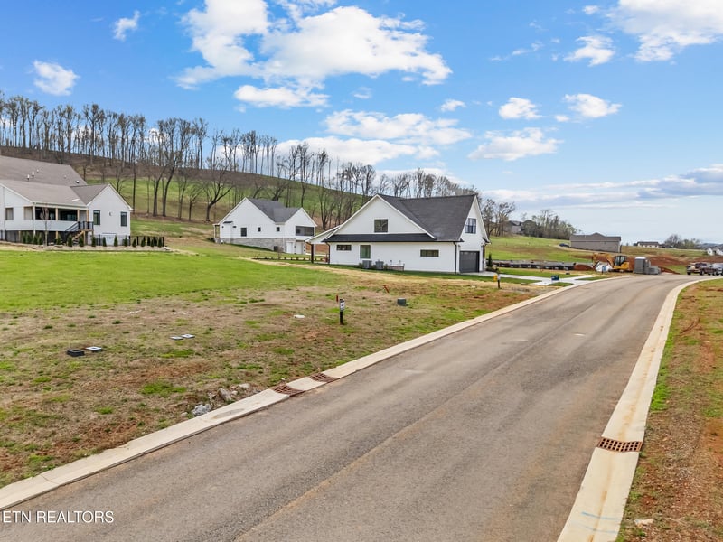 980 Black Bear Cir, Loudon, TN 37774