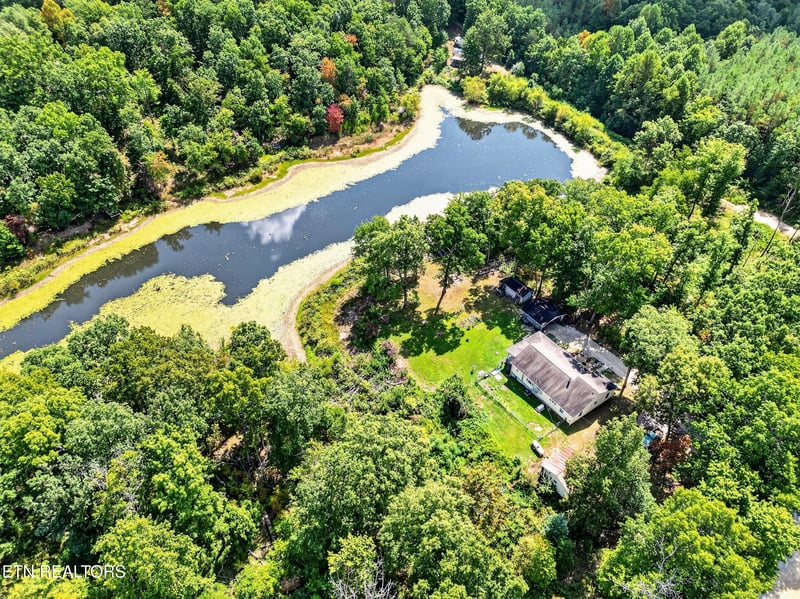 980 Sharon Cir, Crossville, TN 38572