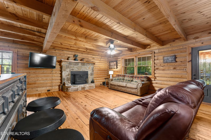 9809 Fairview Rd, Lenoir City, TN 37772