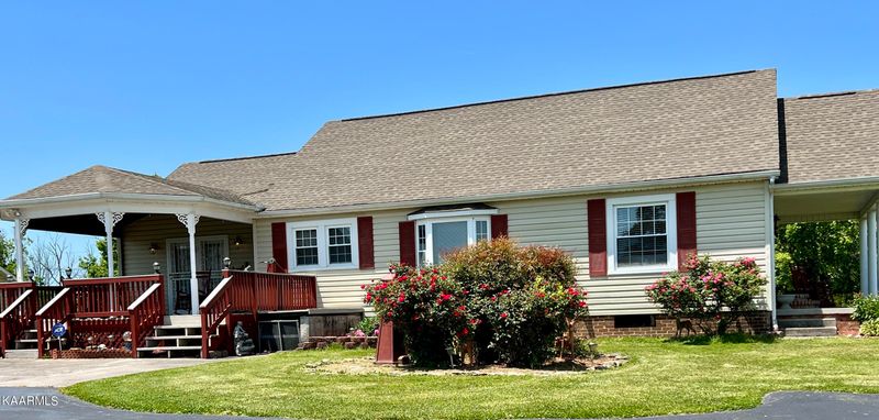9814 E Emory Rd, Corryton, TN 37721