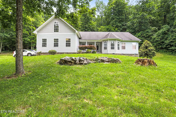 982 Jordan Rd, Washburn, TN 37888