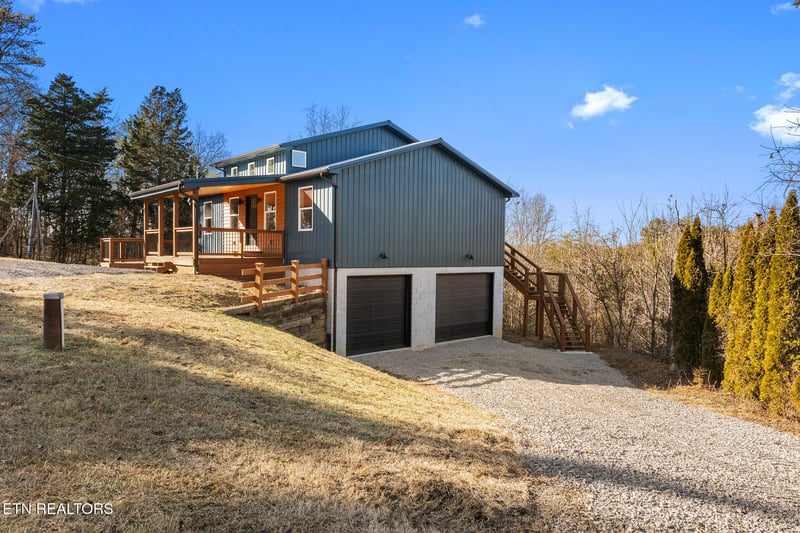 982 Smokey Mountain Queen Rd, Sevierville, TN 37876