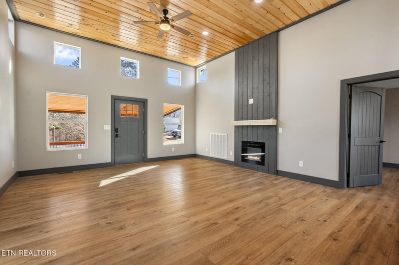 982 Smokey Mountain Queen Rd, Sevierville, TN 37876