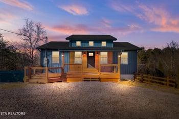 982 Smokey Mountain Queen Rd, Sevierville, TN 37876
