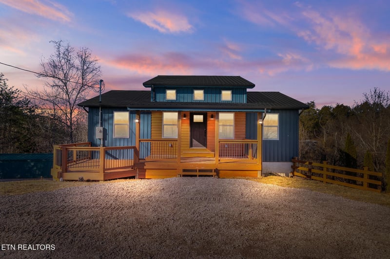 982 Smokey Mountain Queen Rd, Sevierville, TN 37876