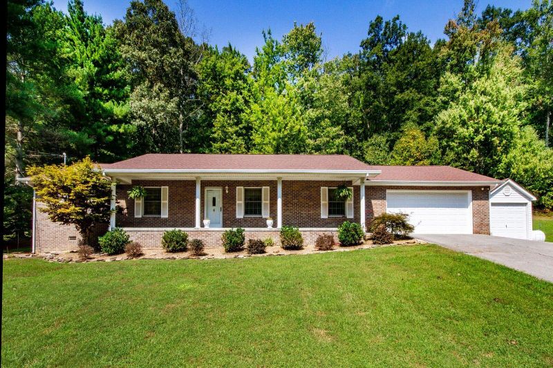 9825 Mcelhaney Dr, Corryton, TN 37721