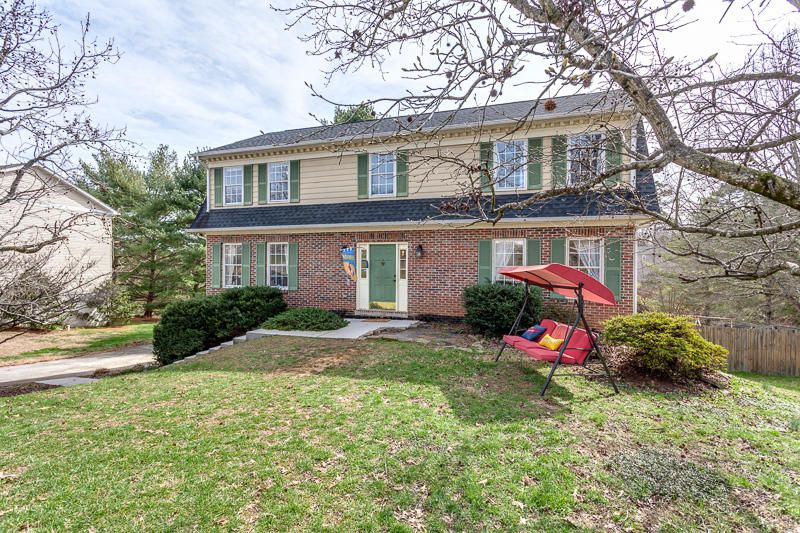 9828 Crestline Dr, Knoxville, TN 37922