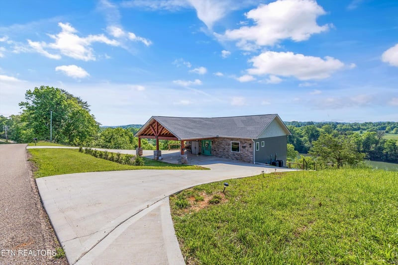9828 Kodak Rd, Kodak, TN 37764