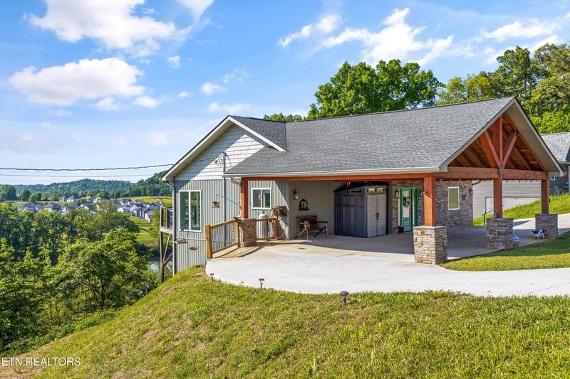 9828 Kodak Rd, Kodak, TN 37764