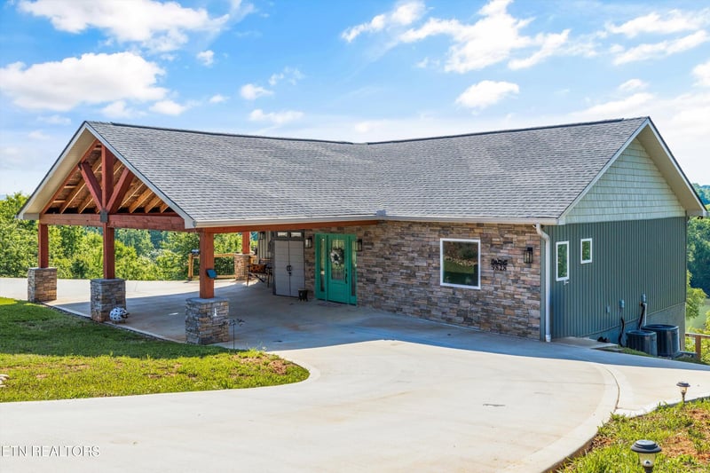 9828 Kodak Rd, Kodak, TN 37764
