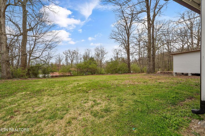983 West Ln, Lenoir City, TN 37771