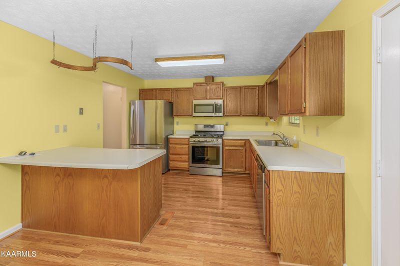 984 Pinewood Cir, Morristown, TN 37814