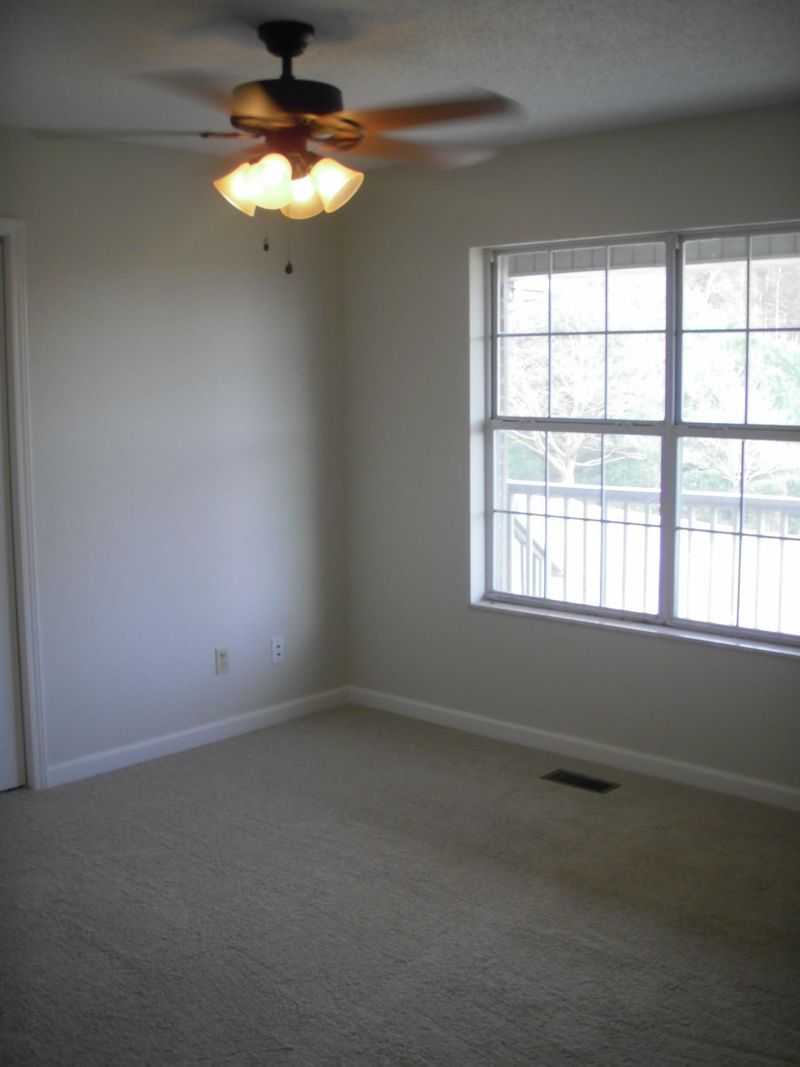 985 Dunkirk Dr #2, Maryville, TN 37801