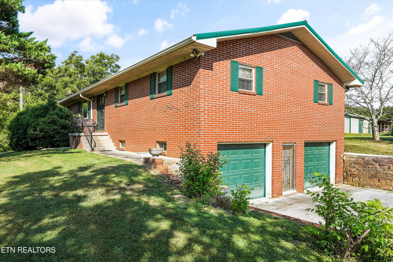 985 Lane Dr, Friendsville, TN 37737
