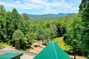 985 Old Cades Cove Rd, Townsend, TN 37882