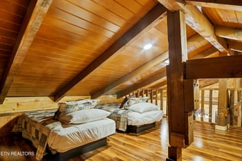 985 Old Cades Cove Rd, Townsend, TN 37882