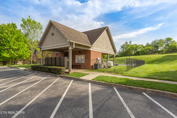 986 Meadow Walk Ln, Lenoir City, TN 37772